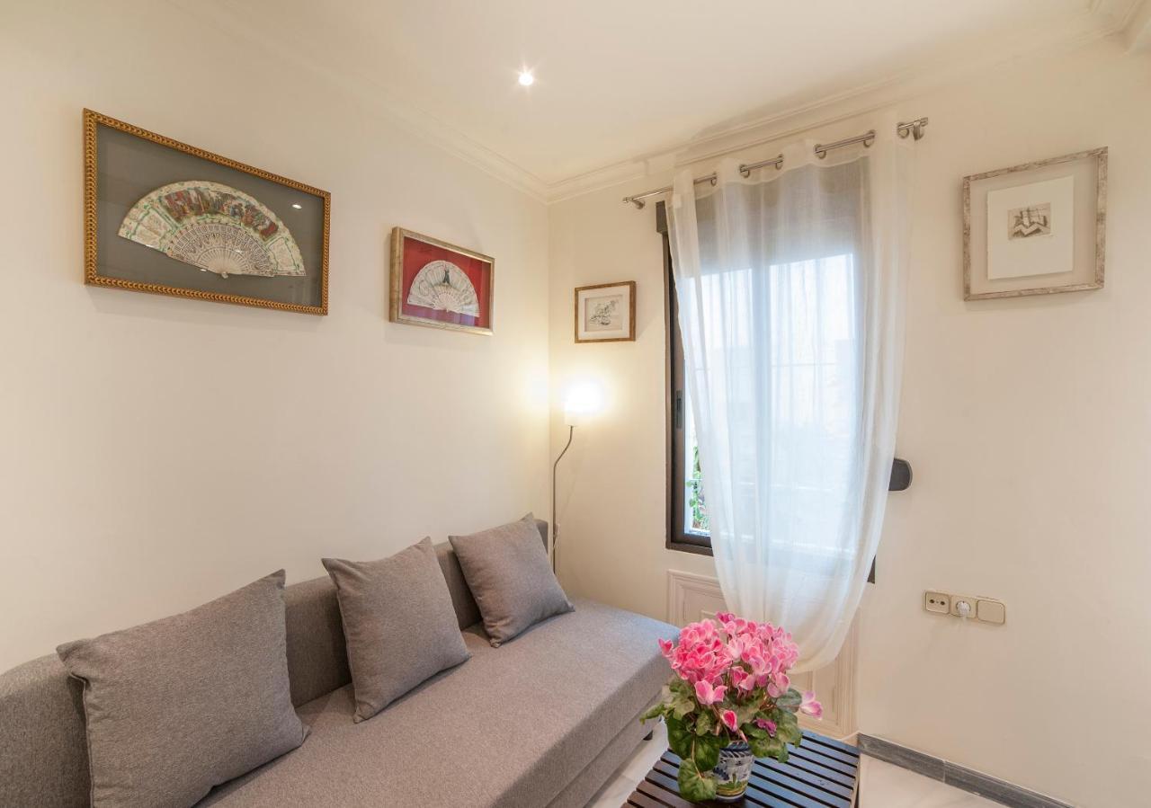 Atanasio Barron Homestay Seville